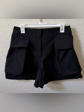 Lululemon Women’s (10) Relaxed-Fit Super-High-Rise Cargo Short 4" Black
